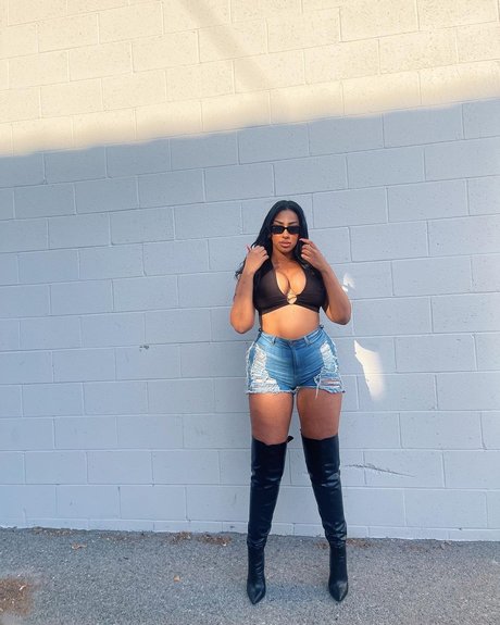 iLLi y OnlyFans Leaks Nacktbilder