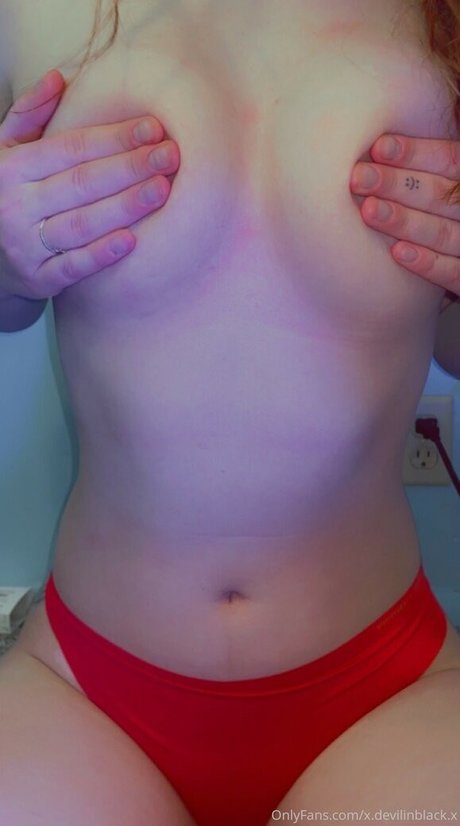x devilinblack x OnlyFans-Leaks