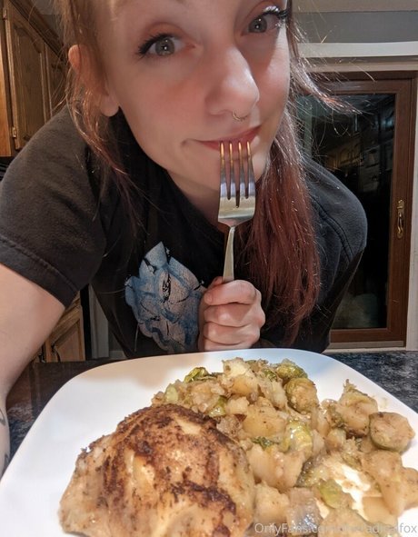 theradicalfox OnlyFans Sextape