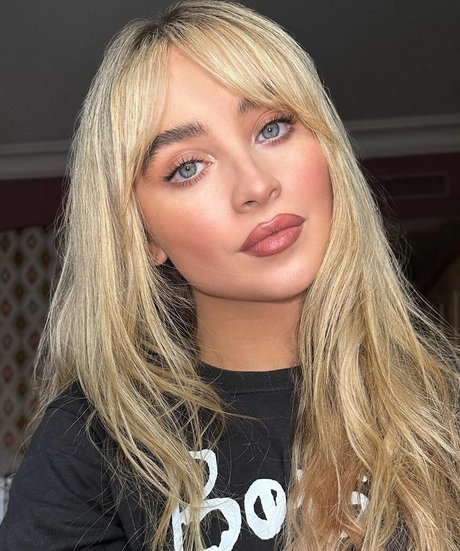 Sabrina Carpenter OnlyFans Striptease