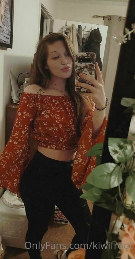 Kiwifroot Nacktpornos auf OnlyFans