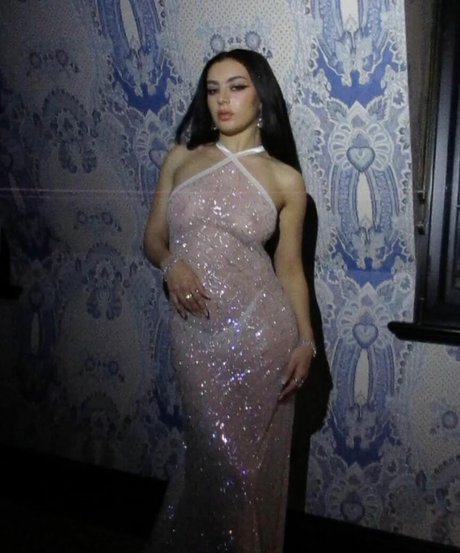 Charli XCX OnlyFans Arsch Leak
