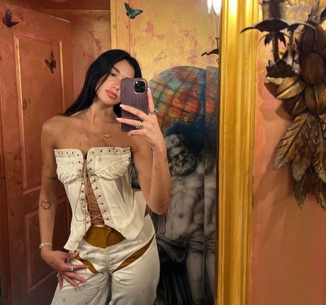 Dua Lipa OnlyFans Arsch Leak