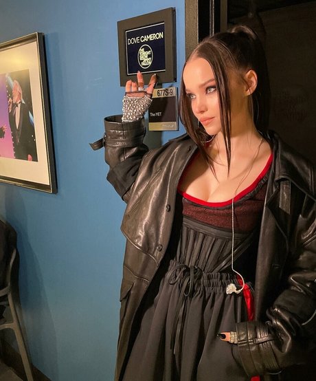 Dove Cameron Nacktbilder von OnlyFans