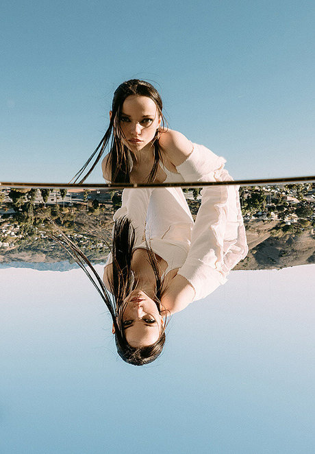 Dove Cameron Nur für Fans