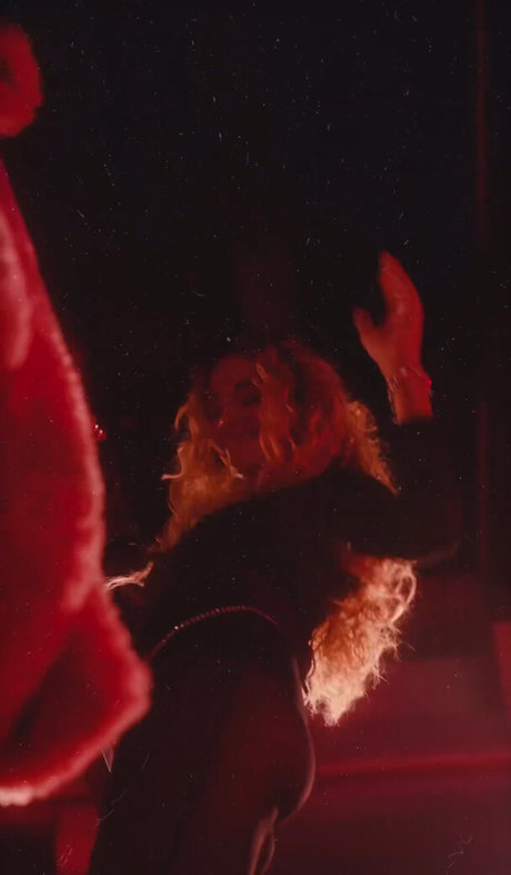 kurviger sex nur fans Kunstakt Momentaufnahme