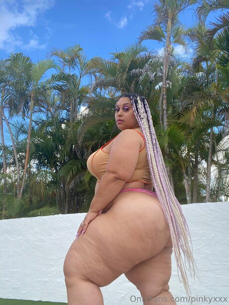 PinkyXXX OnlyFans Model Bilder