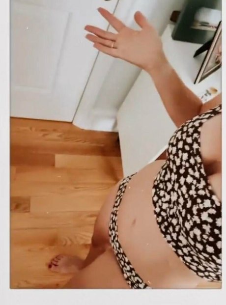 Angela Kinsey OnlyFans Porno