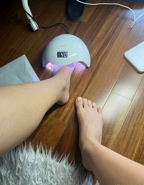 flora99f OnlyFans Leaj