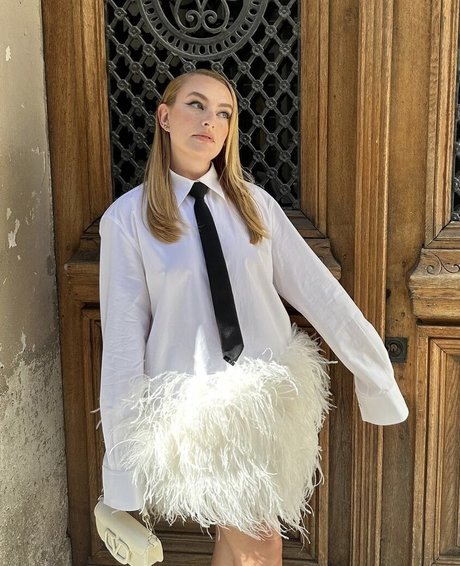 Amelia Dimoldenberg Titten OnlyFans