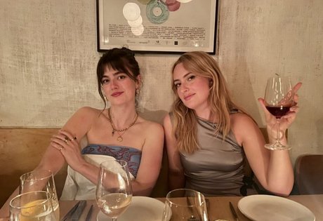 Amelia Dimoldenberg Auf OnlyFans