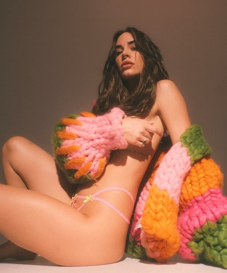 Christa Brittany Allen Oben ohne OnlyFans