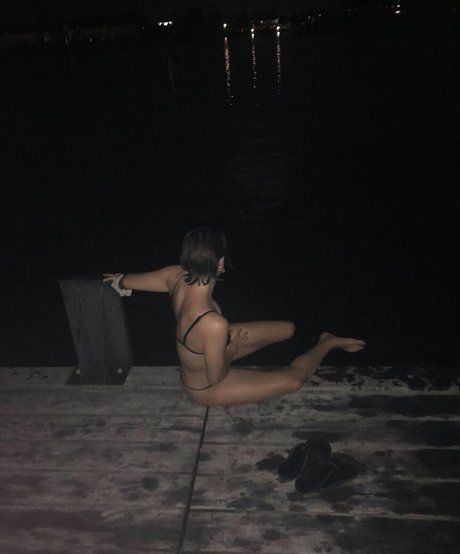 Shelley Hennig Leak von OnlyFans