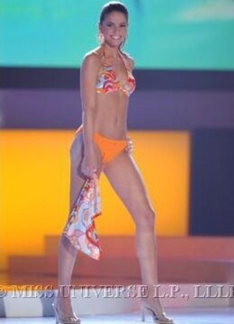 Shelley Hennig OnlyFans Modelfoto