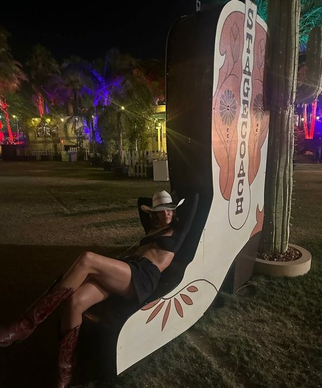 Shelley Hennig Nacktbilder OnlyFans geleakt