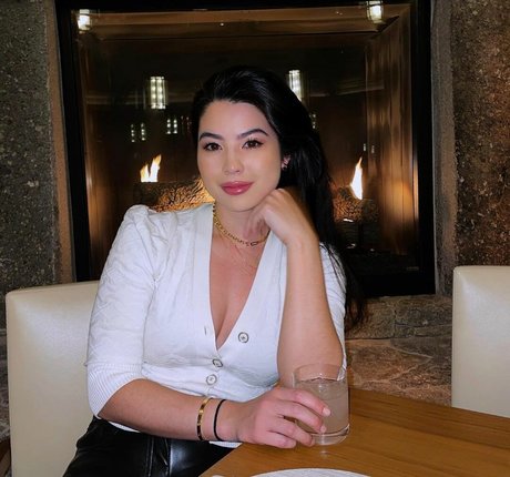 CarolineKwan Titten OnlyFans