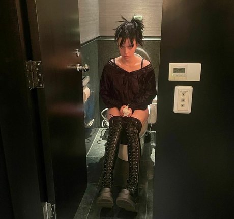 junge asiatische onlyfans kostenlos nackt Shot