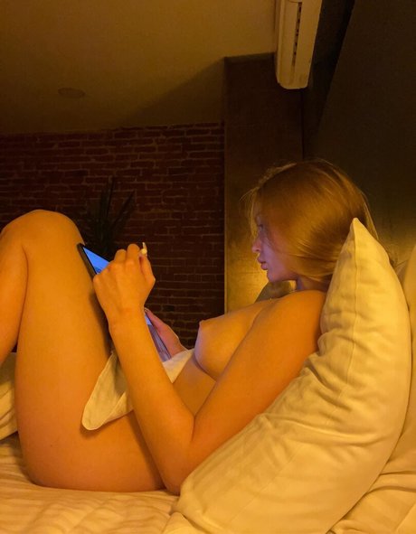 Wollfgram OnlyFans nackte Brüste