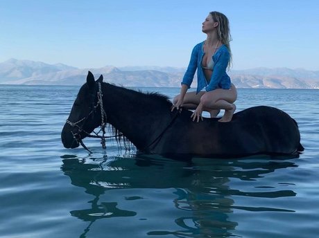 Freya Allan OnlyFans Nacktbilder