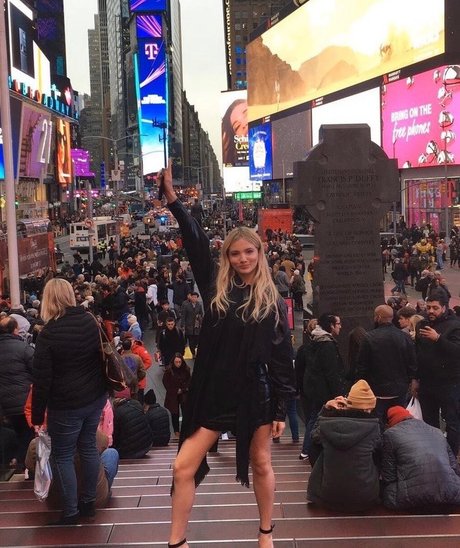 Freya Allan Heiße OnlyFans Inhalte