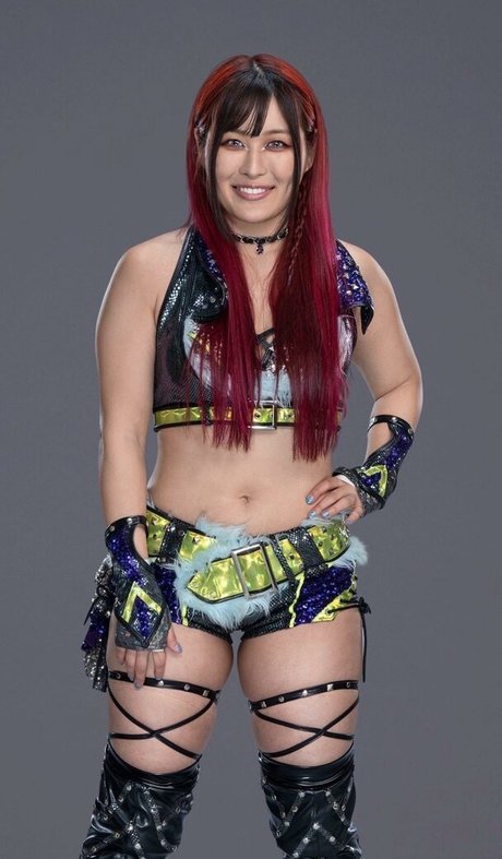 Iyo Sky Leaks von Nacktbildern auf OnlyFans