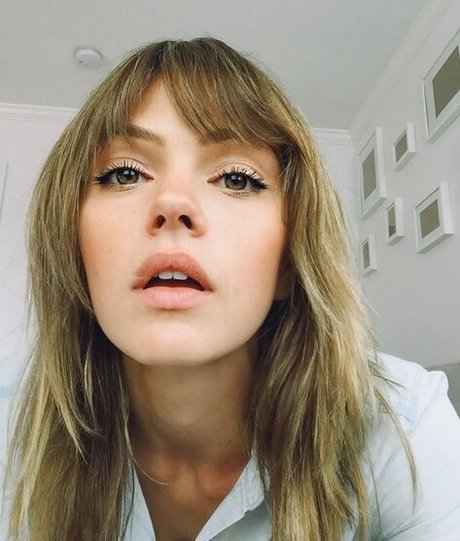 Aimee Richelle Teegarden OnlyFans Brüste Bild