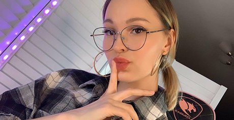 sashaaa69 OnlyFans Striptease