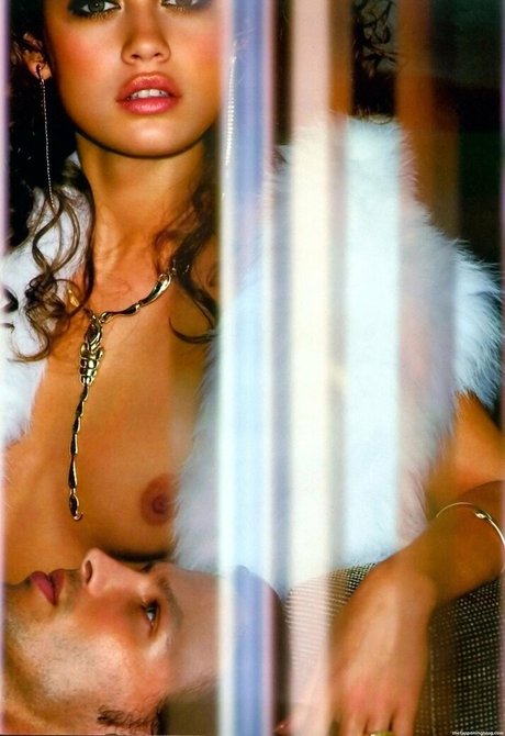 Olga Kurylenko Nacktbilder von OnlyFans geleakt