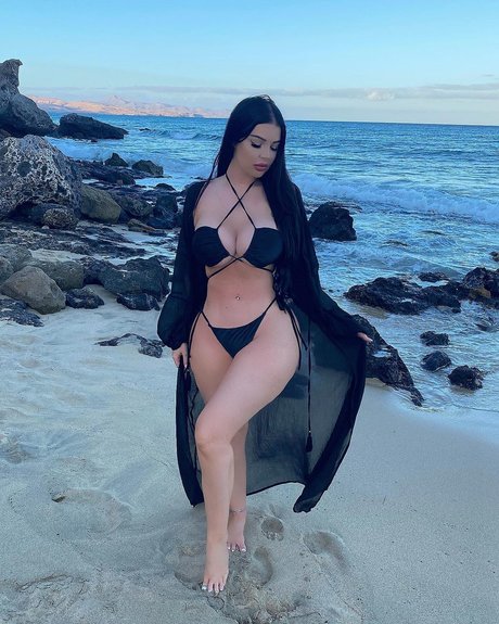 Elizabeth Georgina Nur für Fans