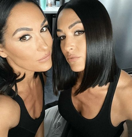 The Bella Twins_ Nacktbilder von OnlyFans geleakt