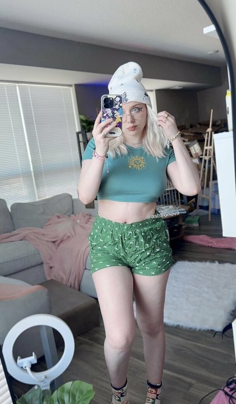 Ashtronova OnlyFans Lesbisch