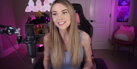 Dizzykitten OnlyFans Strip