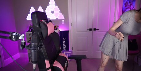 Dizzykitten OnlyFans Bilder