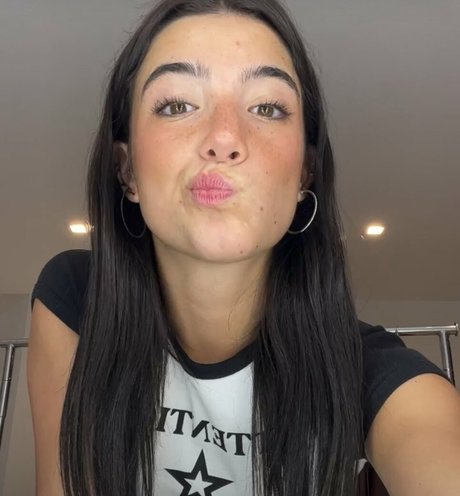 Charli D Amelio Nacktbilder von OnlyFans