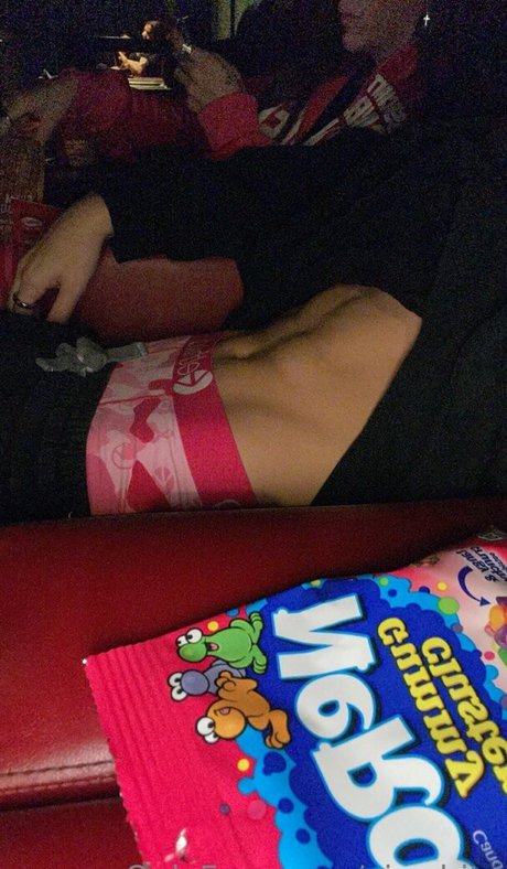 xjawbite OnlyFans Strip