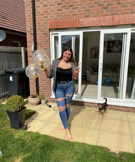 The Blue Dress Girl OnlyFans-Leak