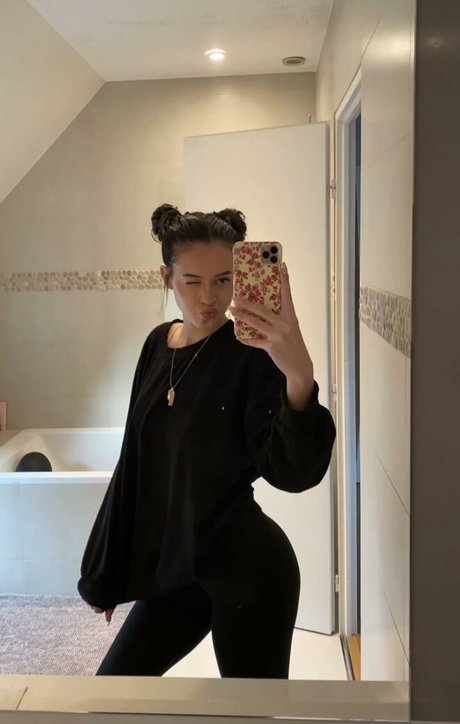 Lea Elui Nacktbilder von OnlyFans