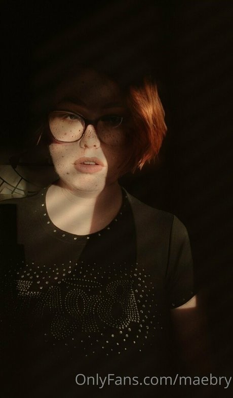 maebry Neues OnlyFans