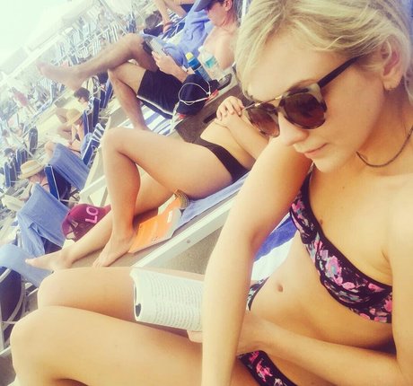 Emily Kinney Brüste OnlyFans