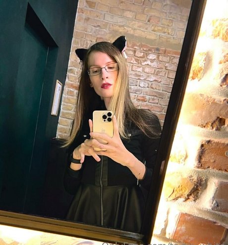 ts avy white OnlyFans Leak