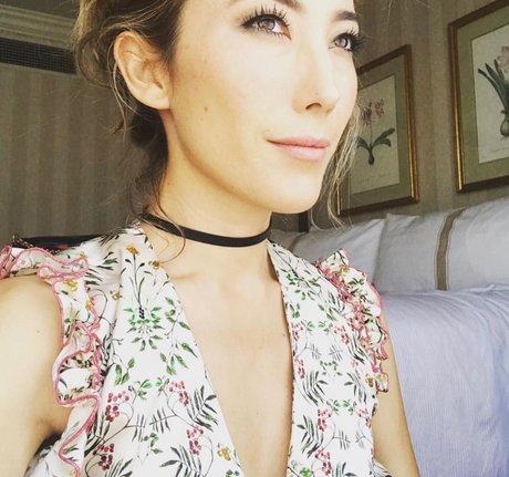 Dichen Lachman Oben ohne OnlyFans
