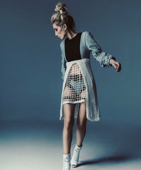 Dichen Lachman NurlyFans-Brüste