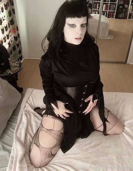 ghost cvlt OnlyFans Model Bilder