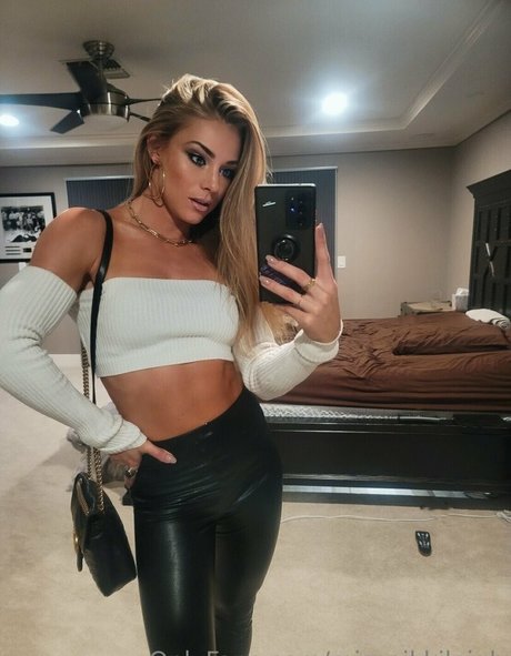 Nikki Leigh Model OnlyFans Foto