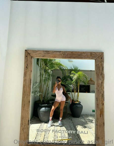 sexy petite asian girl OnlyFans Fotos