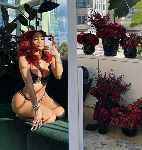 kurvige blonde milf onlyfans sexy nackt 4K