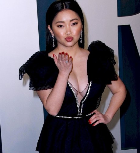 Lana Condor Model OnlyFans Foto
