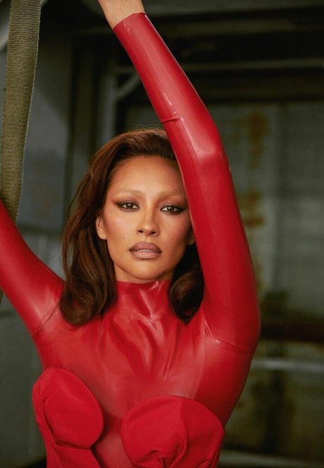 Shay Mitchell OnlyFans Leak Pornografie