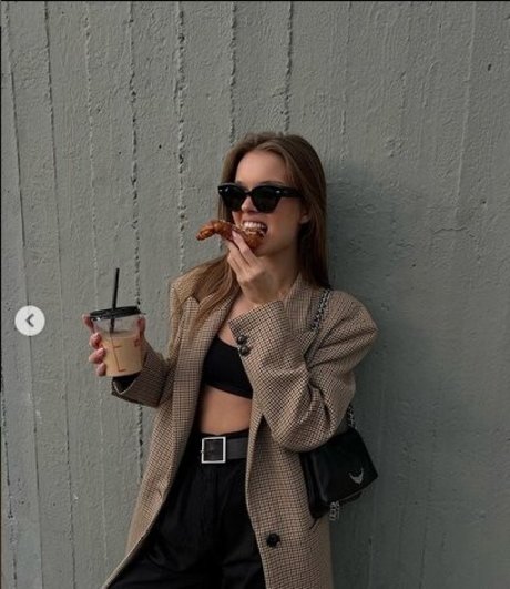 dicke asiatische onlyfans Aktbilder Professionell