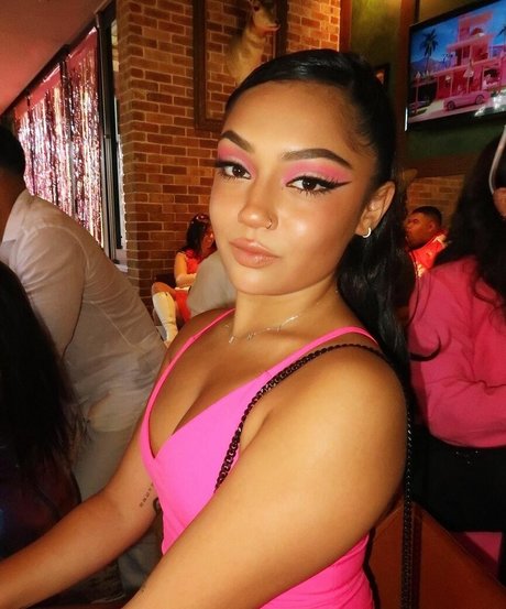 Avani Gregg NurlyFans-Pornos